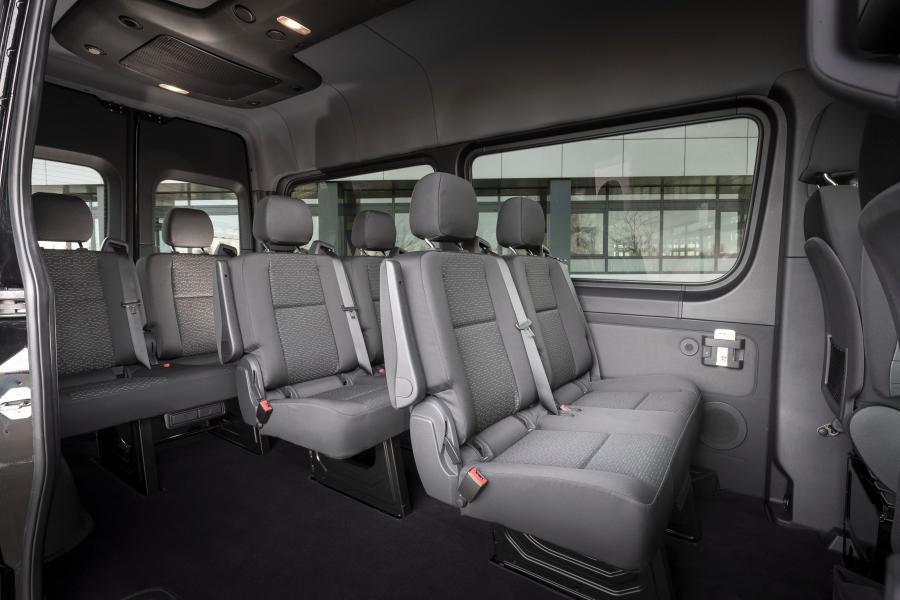 Интерьер Mercedes-Benz Sprinter 319 CDI Tourer 2018 года  (WW) (фото 11 из 35)